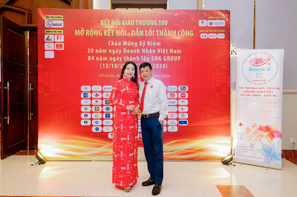 Hưng Quang Minh cùng các đối tác và khách hàng tại sự kiện